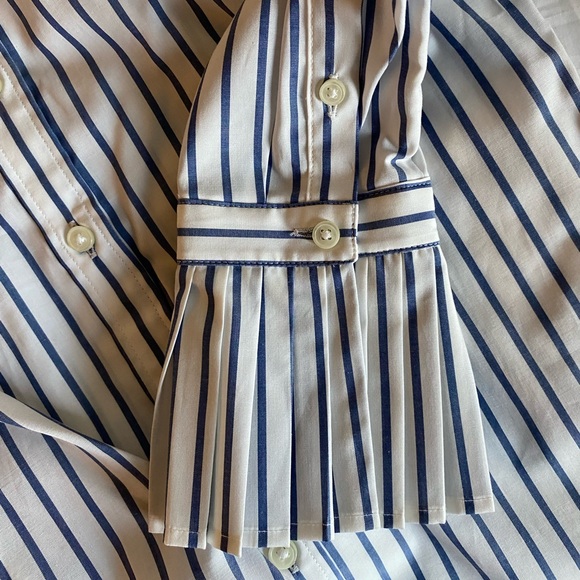 Banana Republic Riley-Fit Tailored Pleated Cuff Shirt - Picture 5 of 7